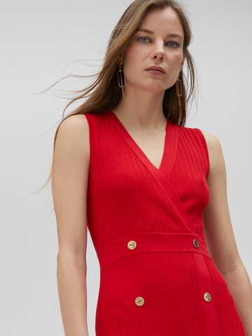 Abito di Lola Casademunt in rosso