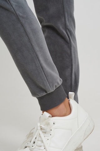 Oxmo Loosefit Sweathose 'NIKITA' in Grau