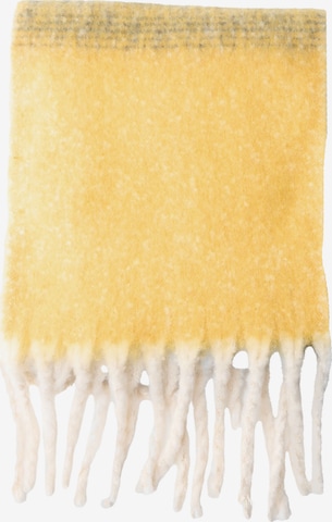 Fular de la Bershka pe gri: față