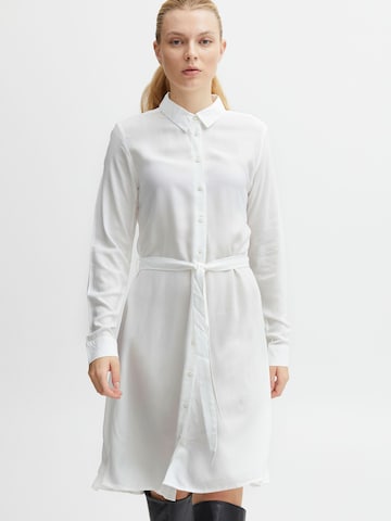 Robe-chemise 'MAIN' ICHI en blanc : devant