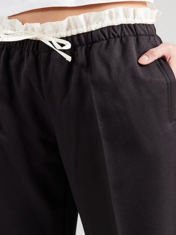 Wide Leg Pantalon à plis Monki en noir