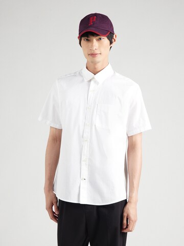 Coupe regular Chemise GAP en blanc : devant