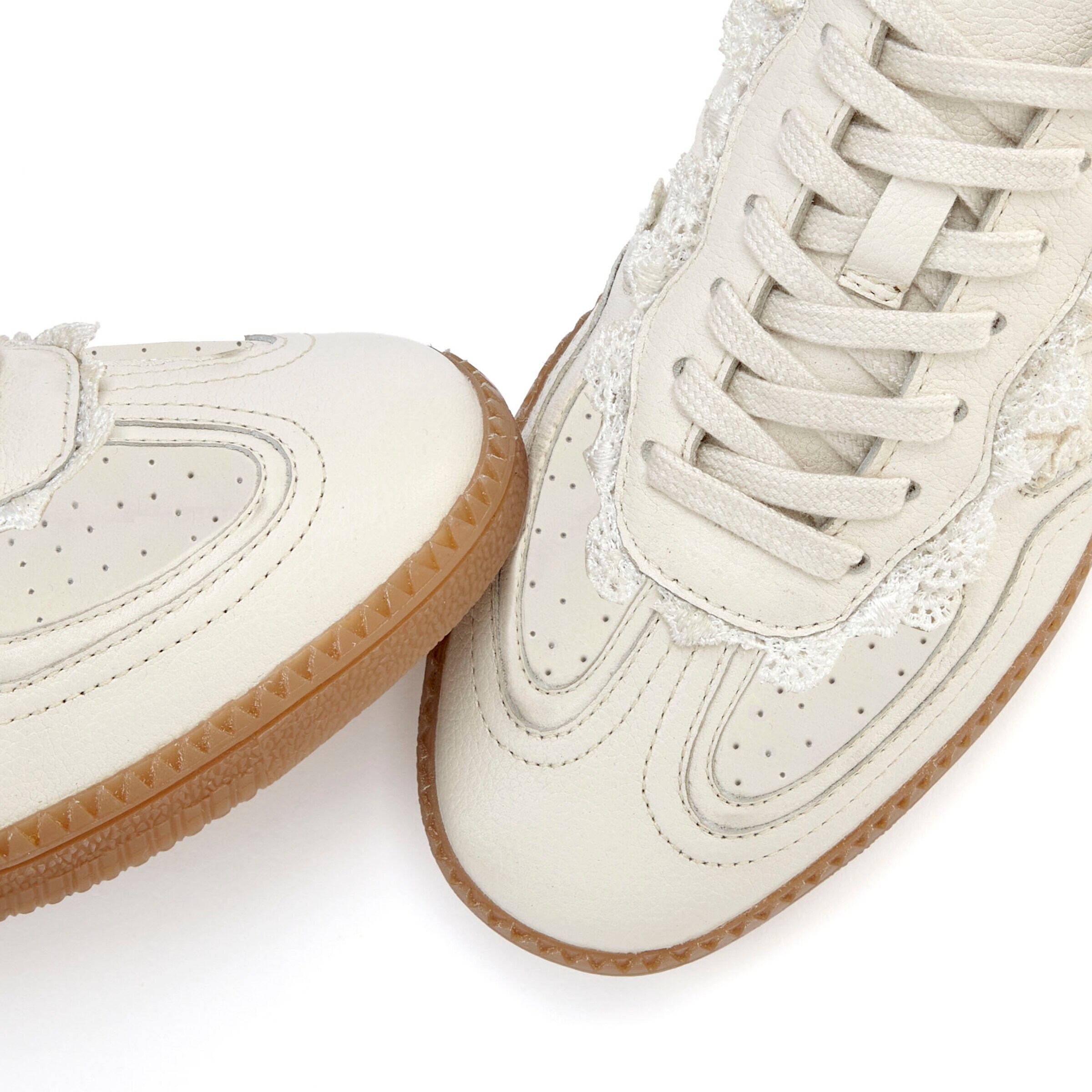 LASCANA Matalavartiset tennarit värissä valkoinen