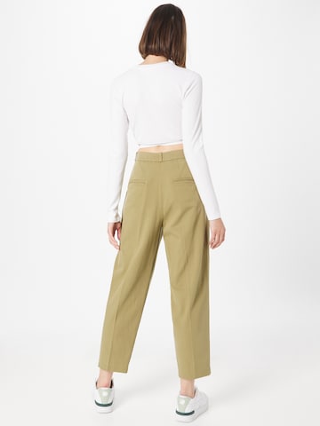 UNITED COLORS OF BENETTON Tapered Pleat-Front Pants in Green