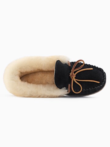 Minnetonka Мокасины 'Alpinsheepskin' в Черный