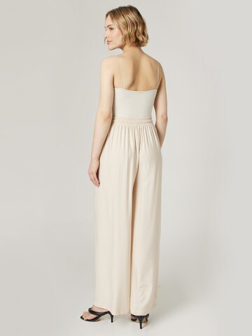 Guido Maria Kretschmer Women Wide Leg Housut 'Janay' värissä beige: takaisin