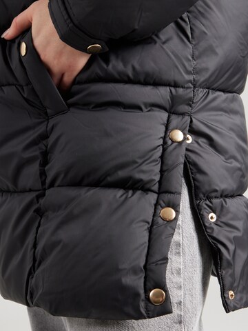 Vero Moda Curve Зимнее пальто 'VMCPINAR' в Черный