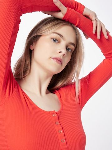PIECES Shirt 'Kitte' in Rot