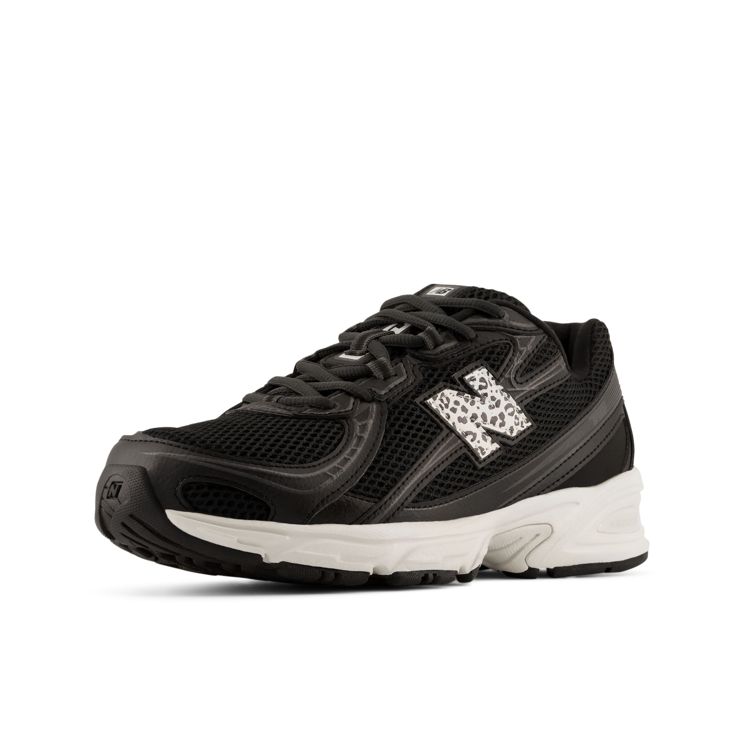new balance 'Sneaker 740'. in Schwarz