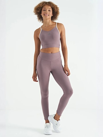 Top sportivo di Tommy Life in lilla