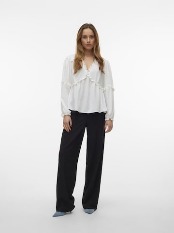 Camicia da donna 'BIZZY' di VERO MODA in bianco