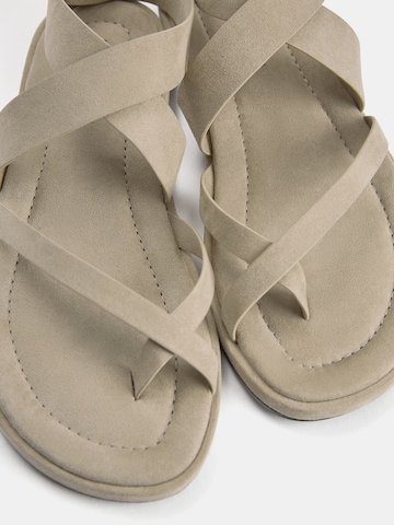 Tongs Pull&Bear en beige