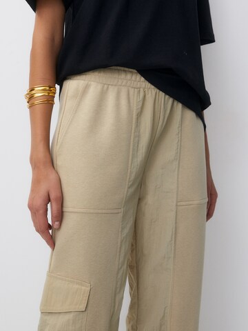 Pull&Bear Loose fit Cargo trousers in Beige