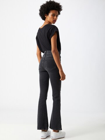 Gina Tricot Flared Jeans 'Meja' in Schwarz