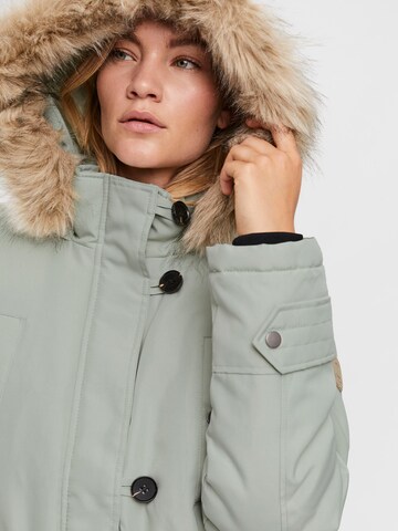 VERO MODA Talviparka 'Excursion Expedition' värissä harmaa