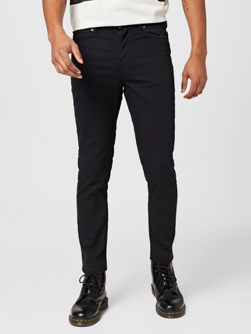 HUGO Tapered Jeans in Black: front