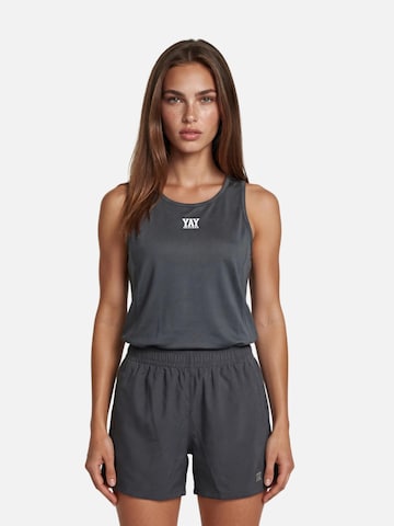 HEFTYKA Performance Shirt in Black: front