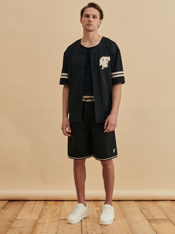 DAN FOX APPAREL Regular Shorts in Schwarz