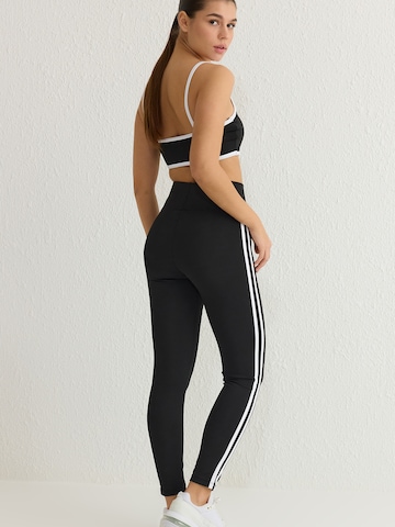 Trendyol Skinny Leggings in Zwart