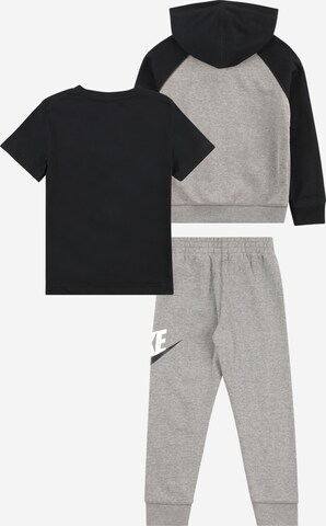 Set di Nike Sportswear in grigio