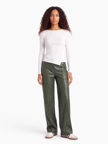 Tricou 'Carolin' de la ABOUT YOU pe alb