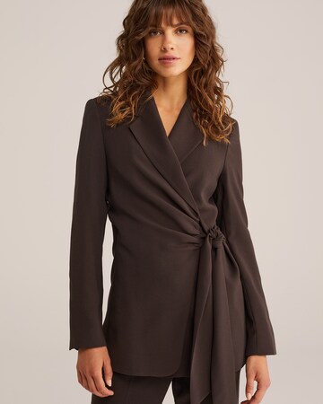 WE Fashion Blazer in Brown: front