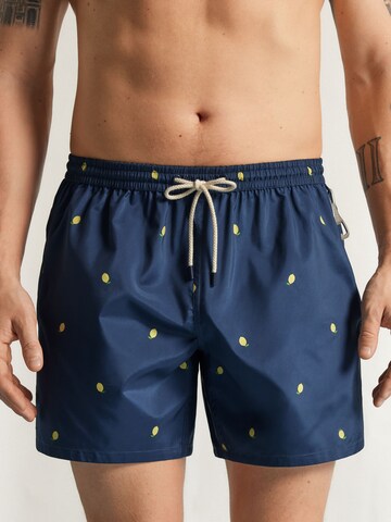 IUMAN Intimissimi Badeshorts with bottle opener in Blau: Vorderseite