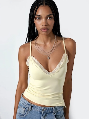 Busem Top 'Tanktops & Camis' in Geel: voorkant