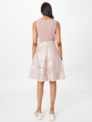 Robe de cocktail SWING en rose