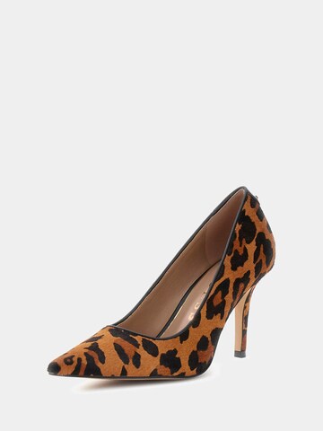 GUESS Pumps in Brown