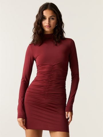 Pull&Bear Kleid in Rot: Vorderseite