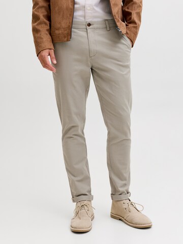 Coupe slim Pantalon chino 'JPSTMARCO JJFURY' JACK & JONES en gris : devant