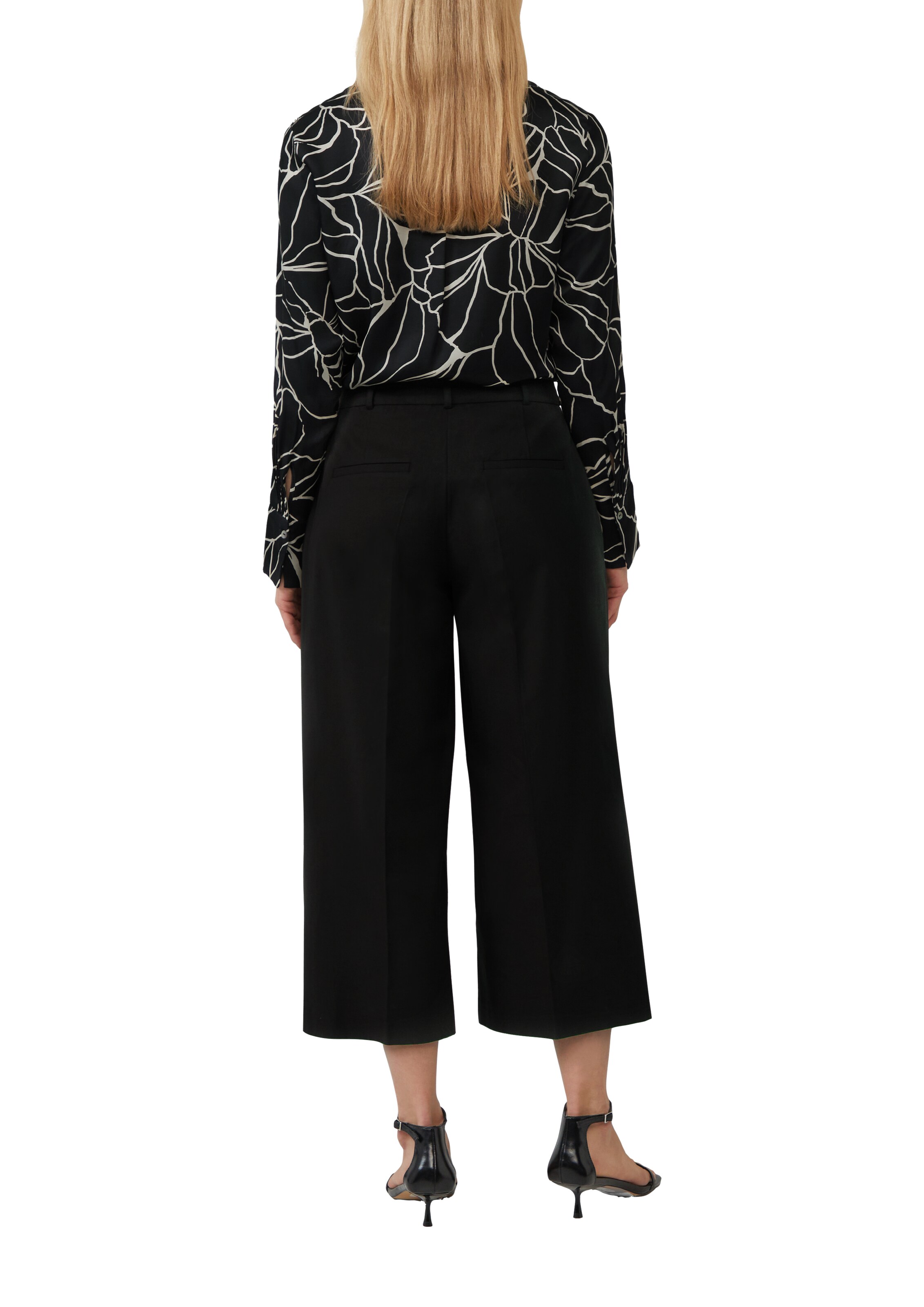 s.Oliver BLACK LABEL Wide Leg Hose in Schwarz