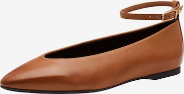 Ballerines à lanières Tamaris en marron : devant