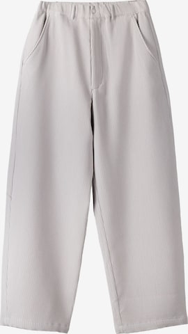 Bershka Loose fit Pants in Grey: front