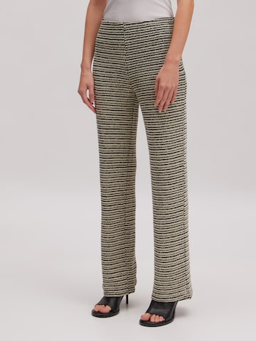 Coupe slim Pantalon 'Finn' EDITED en noir : devant