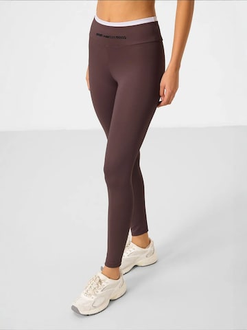 Completo sportivo 'Aktive Sets' di Tommy Life in marrone