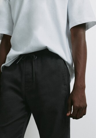 Pull&Bear Tapered Nadrág - fekete