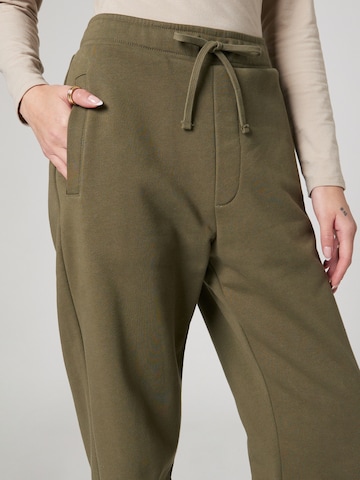 ABOUT YOU x Alvaro Soler Tapered Pants 'Matti' in Green