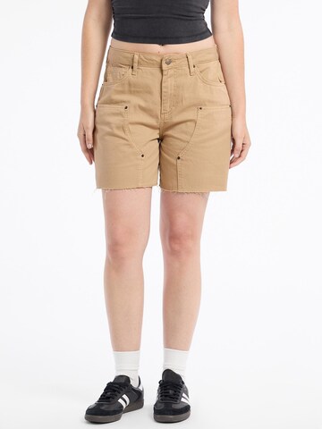 GUESS Regular Pants in Brown: front