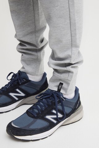 !Solid - Tapered Pantalón 'Vinh' en gris