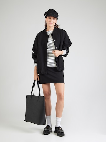 ONLY Μπλουζάκι 'ONLKISS' σε λευκό