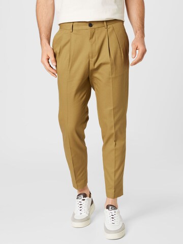 Coupe slim Pantalon à pince BURTON MENSWEAR LONDON en marron : devant