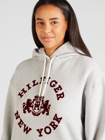 Tommy Hilfiger Curve Sweatshirt i grå