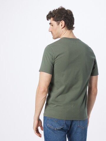 LEVI'S ® Koszulka 'Housemark V Neck Tee' w kolorze zielony