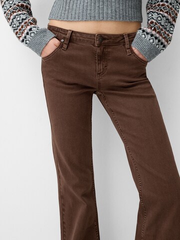 regular Pantaloni di Bershka in marrone