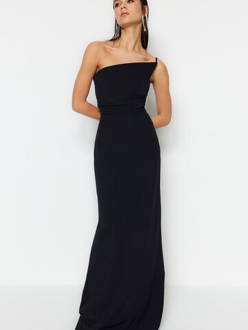 Trendyol Společenské šaty – černá