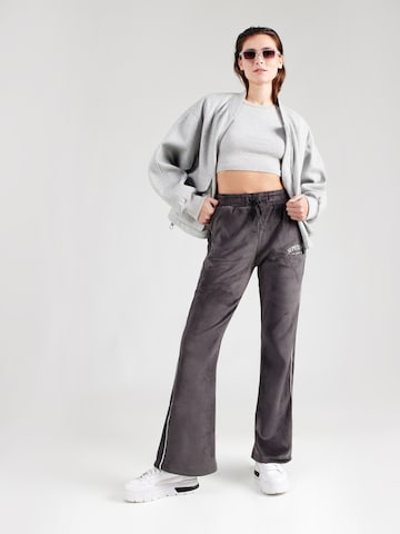 Superdry Разкроени Панталон 'Country Club' в черно