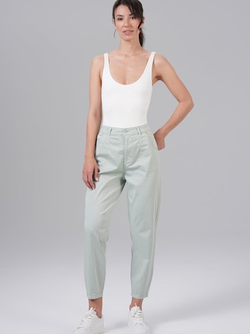 M.O.D MIRACLE OF DENIM - Barrel Pantalón chino en verde: frente