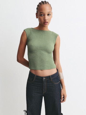 Pull&Bear Shirt in Green: front